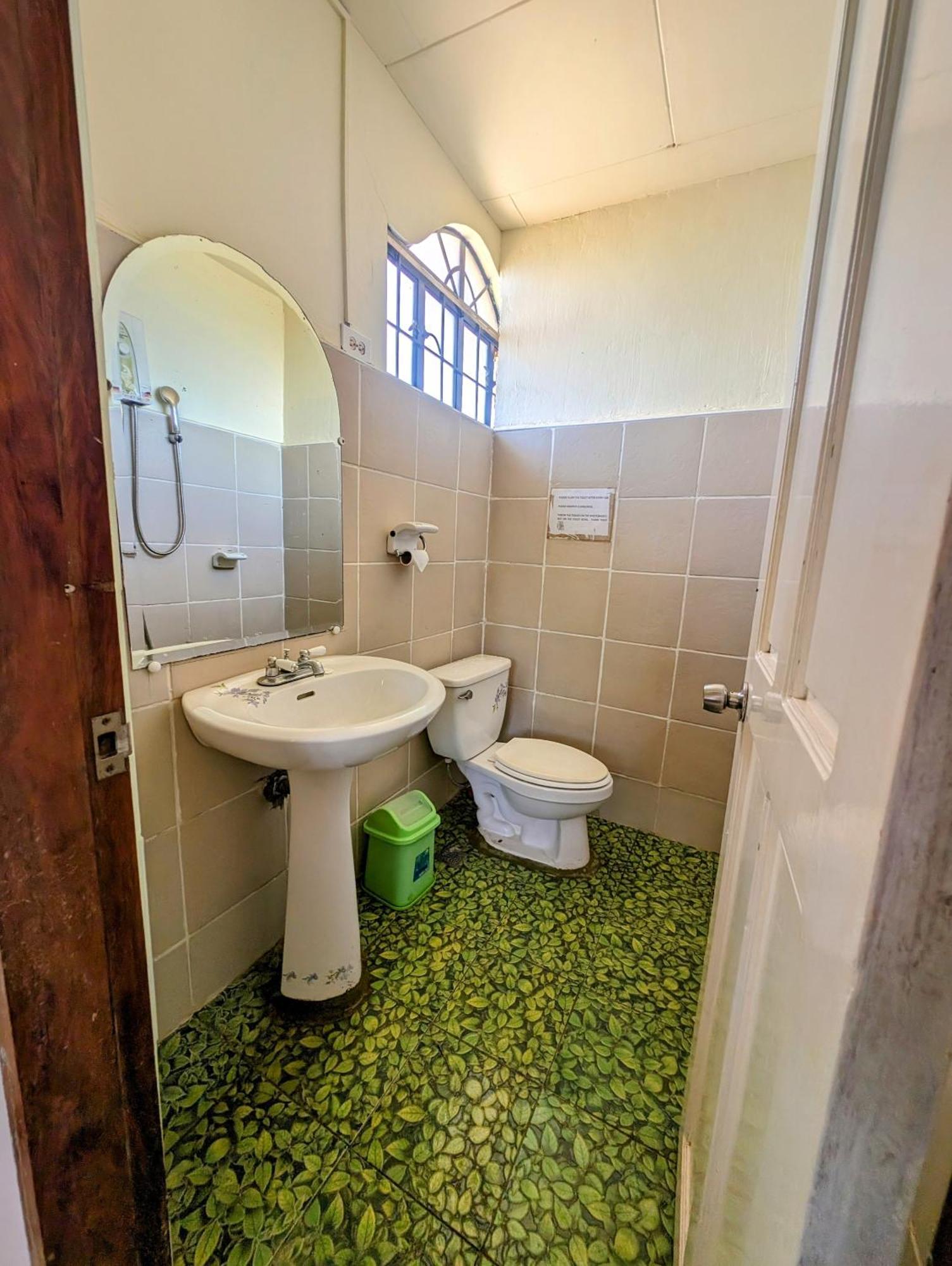 Screaming Gecko Hostel Busuanga Kültér fotó