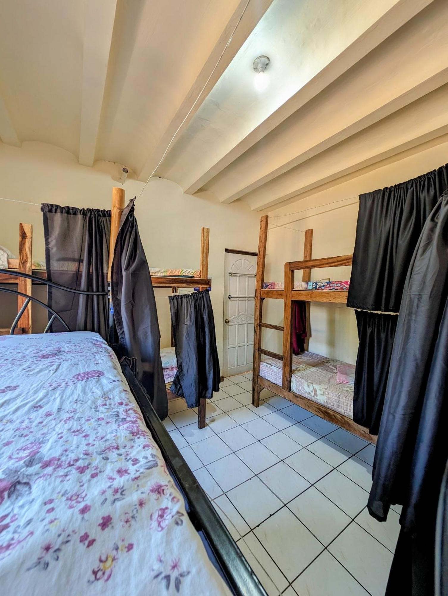 Screaming Gecko Hostel Busuanga Kültér fotó